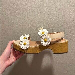 Lucky Brand Cream Floral Sandals with Tan Platform